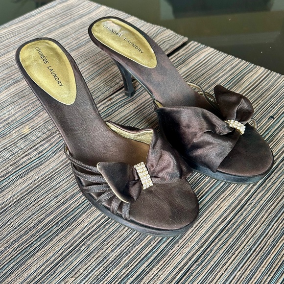 Chinese Laundry Brown Satin Peep Toe Heels with a Bow and Crystal Detail 9.5 - Picture 1 of 7